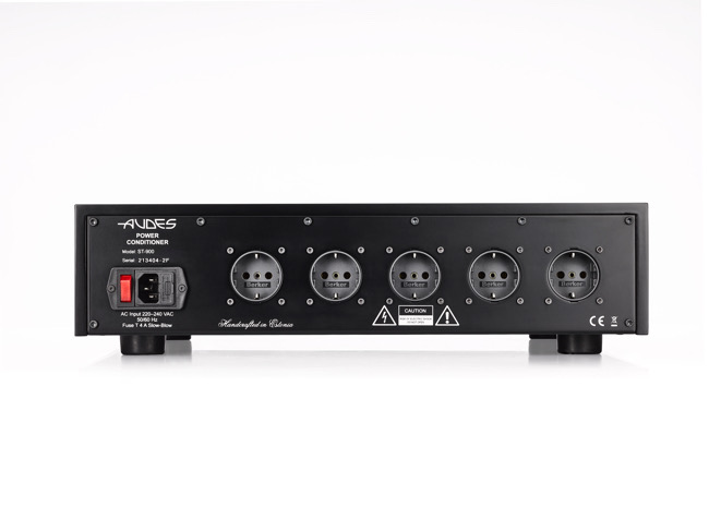 audes_st900_powerconditioner_uitgangen