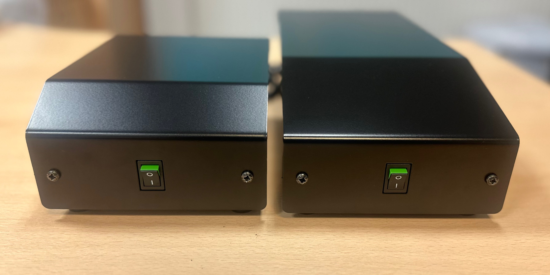Kraken PSU en double PSU Kraken PSU en double PSU front meet de aan/uit schakelaar