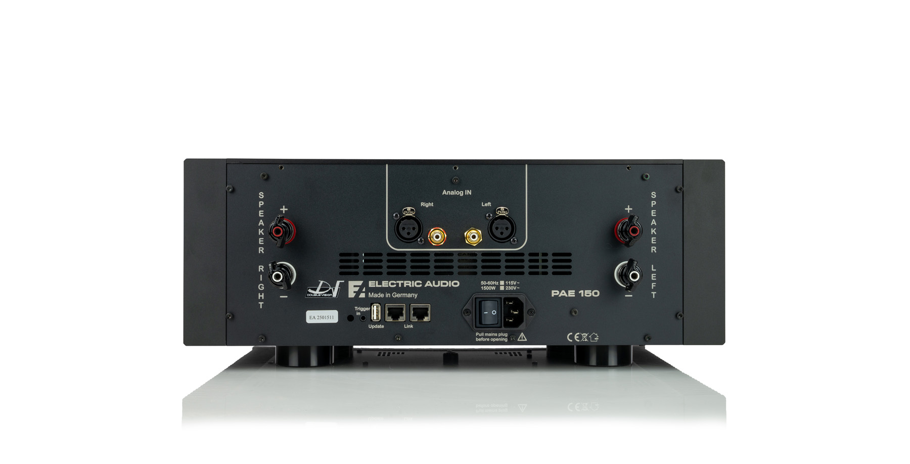 ELECTRIC AUDIO PAE 150 DV IN EN UITGANGEN Achterzijde van de Electric Audio PAE 150 DV met analoge ingangen en luidsprekerterminals